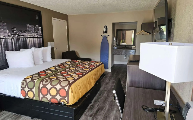 Super 8 by Wyndham Metairie