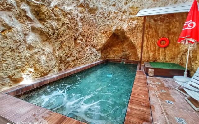 Town House with Private Pool in Village Centre