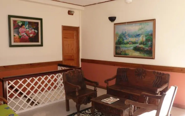 Hotel Banana Republic