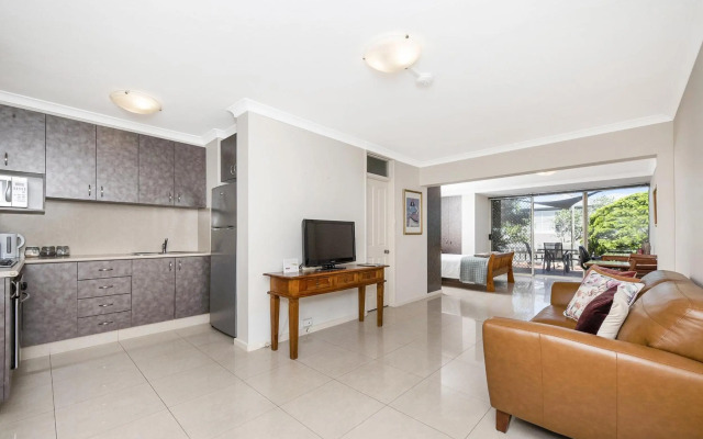 Studio 3 - ground floor Fremantle apartment