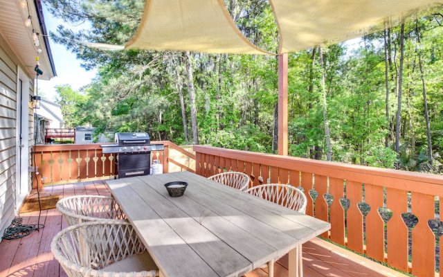 Cheerful Savannah Vacation Rental With Fire Pit!