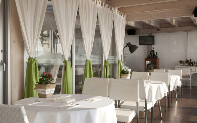 Andris Hotel