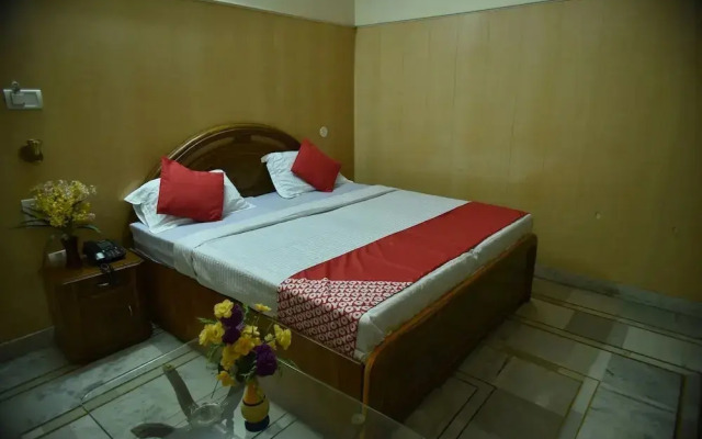 Mid City Hotel by OYO Rooms