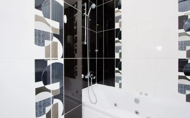 Апартаменты «LUXKV Земляной Вал 52»