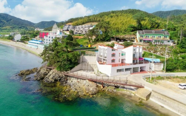 Geojae Mongdol Kids Pension