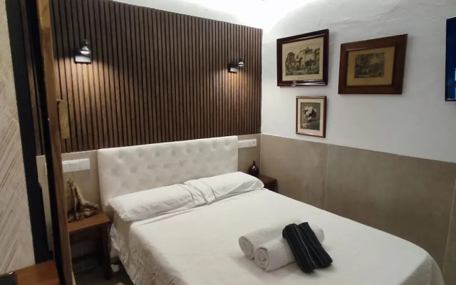 House with 9 private rooms