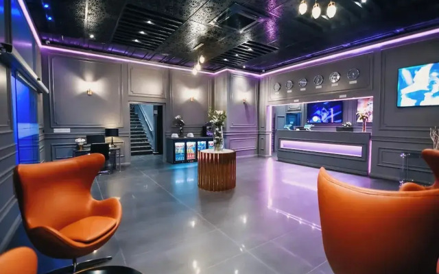 555 Hotel Clubbing Adults Only