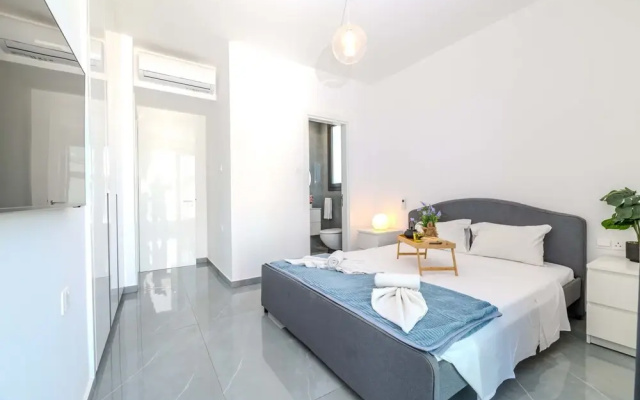 By The Beach - Aura Villa