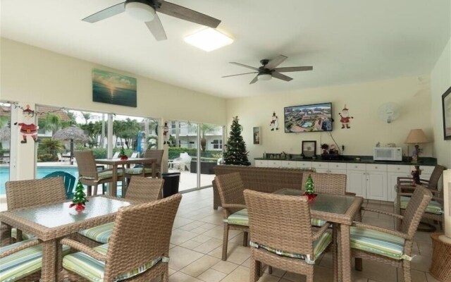 Seabreeze 2 Bedroom Home by Redawning