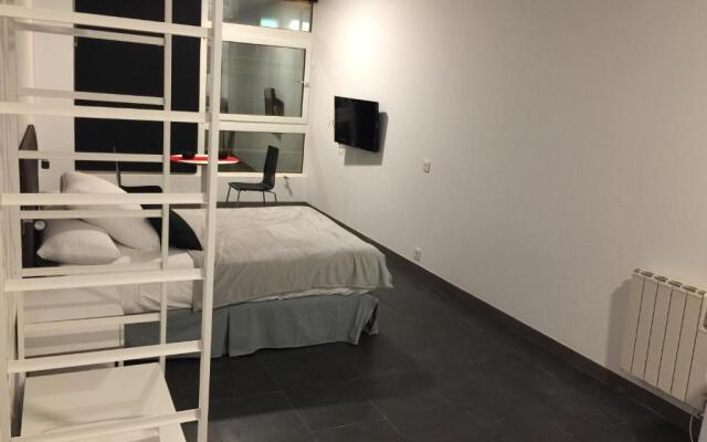Room and Kitchen Bilbao