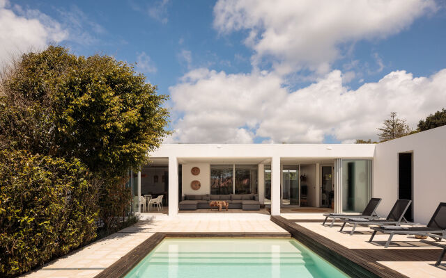 White Exclusive Suite & Villas