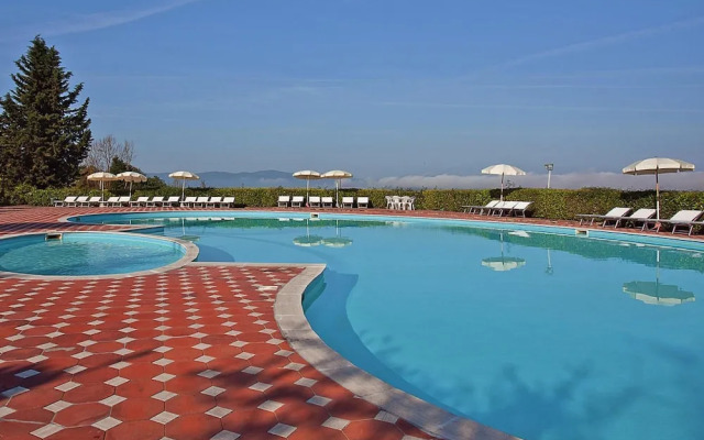 Apartment in Montaione With Carport