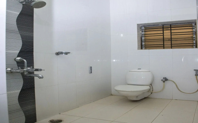 Hotel White House Inn By OYO Rooms