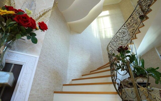 Textile Girl Romantic Homestay