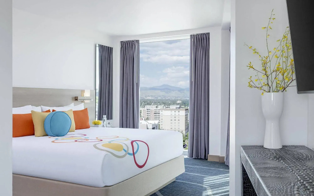 The Art Hotel Denver, Curio Collection by Hilton