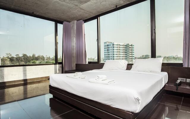 B2 Black Business & Budget Hotel