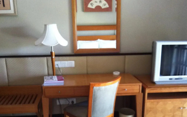 Donghu Lingang Hotel