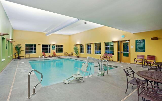 La Quinta Inn And Suites Olathe