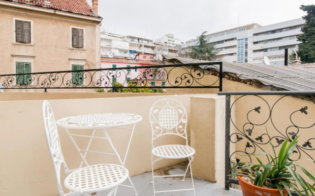Boutique Apartment with Balcony
