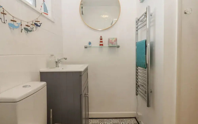 3 Dolphin Court