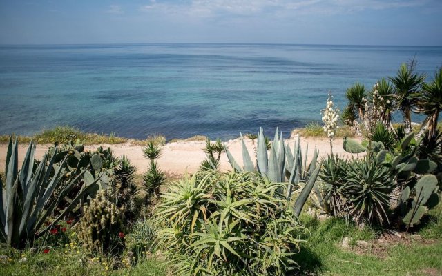 Oikia Eleanthi - Beachfront Garden Home