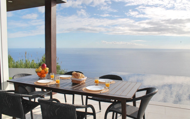 Modern cliff-top villa, panoramic sea-views, A/C, heated pool | Cliffscape