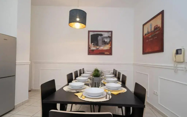 BEST located, 150 m2 5 bedrooms apt.,