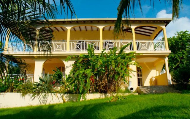 Villa de 5 chambres a Deshaies a 250 m de la plage avec vue sur la mer piscine privee et jacuzzi