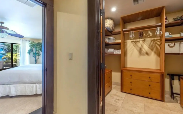 K B M Resorts- Hale-1470 Presidential 3bd, 3ba Beach-front Estate, A/c, Private Yard!