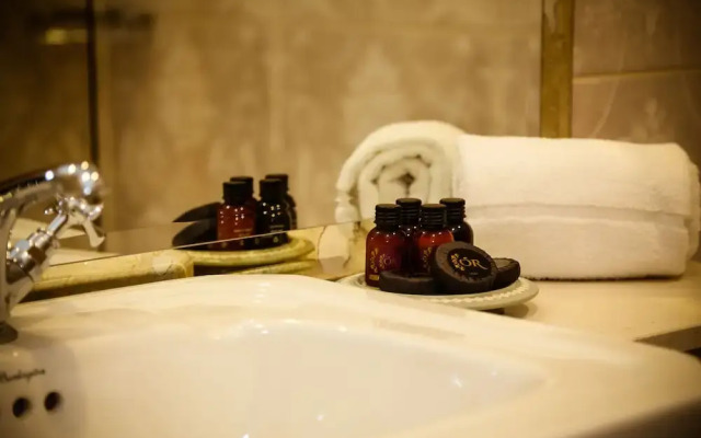 Avalon House Hotel