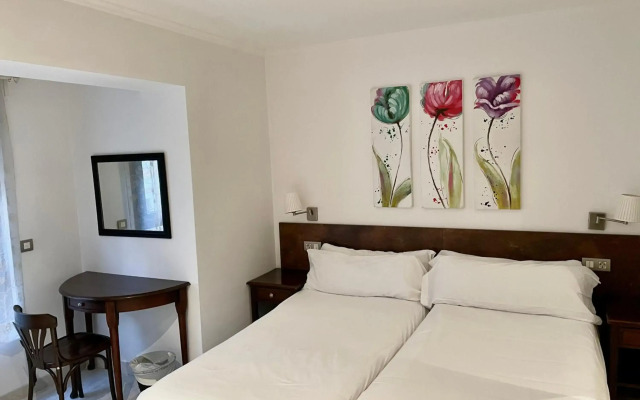 Aston Hotel