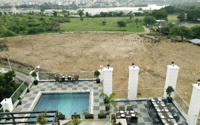 Revaas Lake View Boutique Hotel