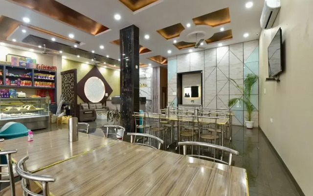 OYO 23085 Baba Hotel