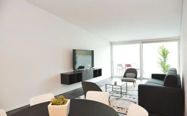 One & Only Lake View Penthouse No01