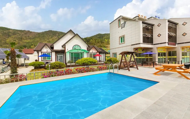 Yeosu Gold Light Pension