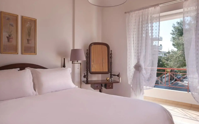 Evi's Voula Home