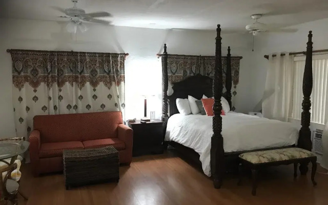 Courtyard Villa Hotel