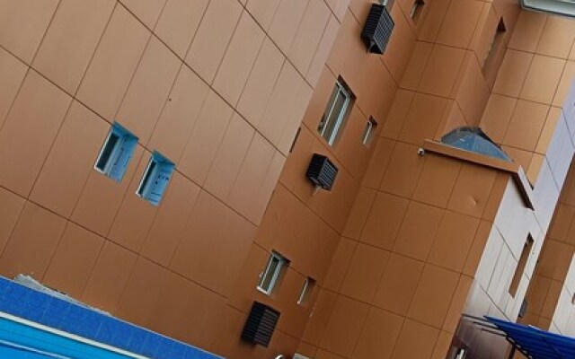 Viclawson Royal Hotel