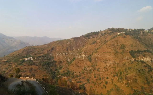 OYO 14003 Home Valley View 1BHK Kempty Fall