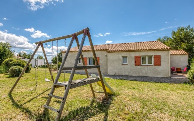 Luxury Villa in Aigne with Swimming Pool