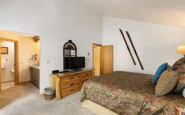 2708 Chateaux Dmont 3 Bedroom Condo
