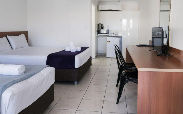 Sunshine Beach Resort – Guest Rooms – Miami