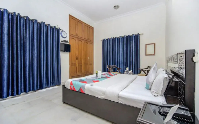 Hotel Ashray Noida