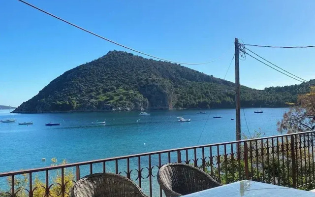 Tolo Beach House with Breathtaking View