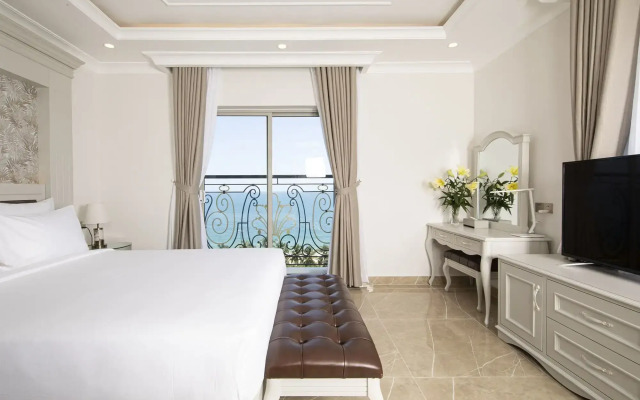 Skylight Hotel