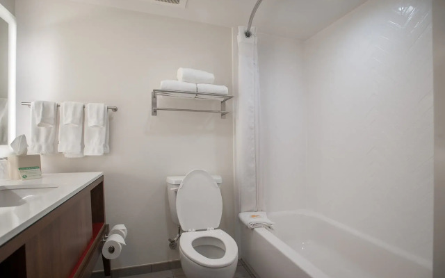 Holiday Inn Pensacola - University Area by IHG