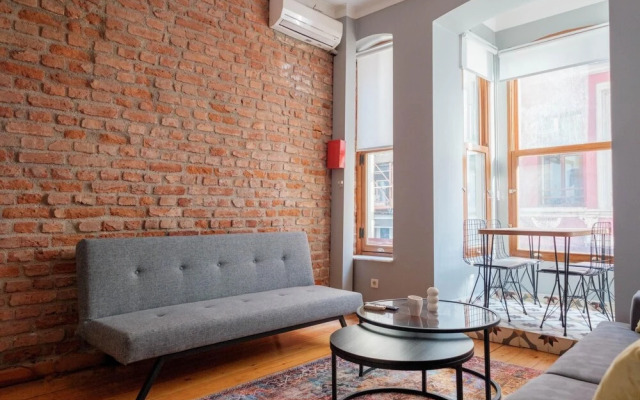 Rustic Stone Flat 5 min to Taksim Square