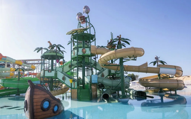 Sirena Beach Resort  Spa