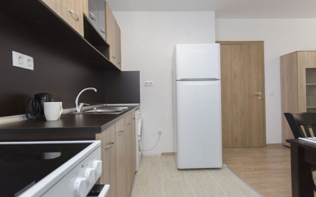 Modern 1bdr Apartment Near Center - Free Parking