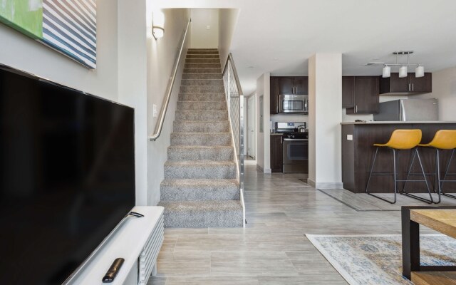 Modern Downtown Apartment